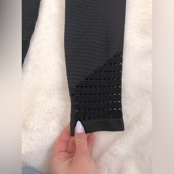 Gymshark Black Seamless Leggings with Stitching Design - Picture 10 of 15